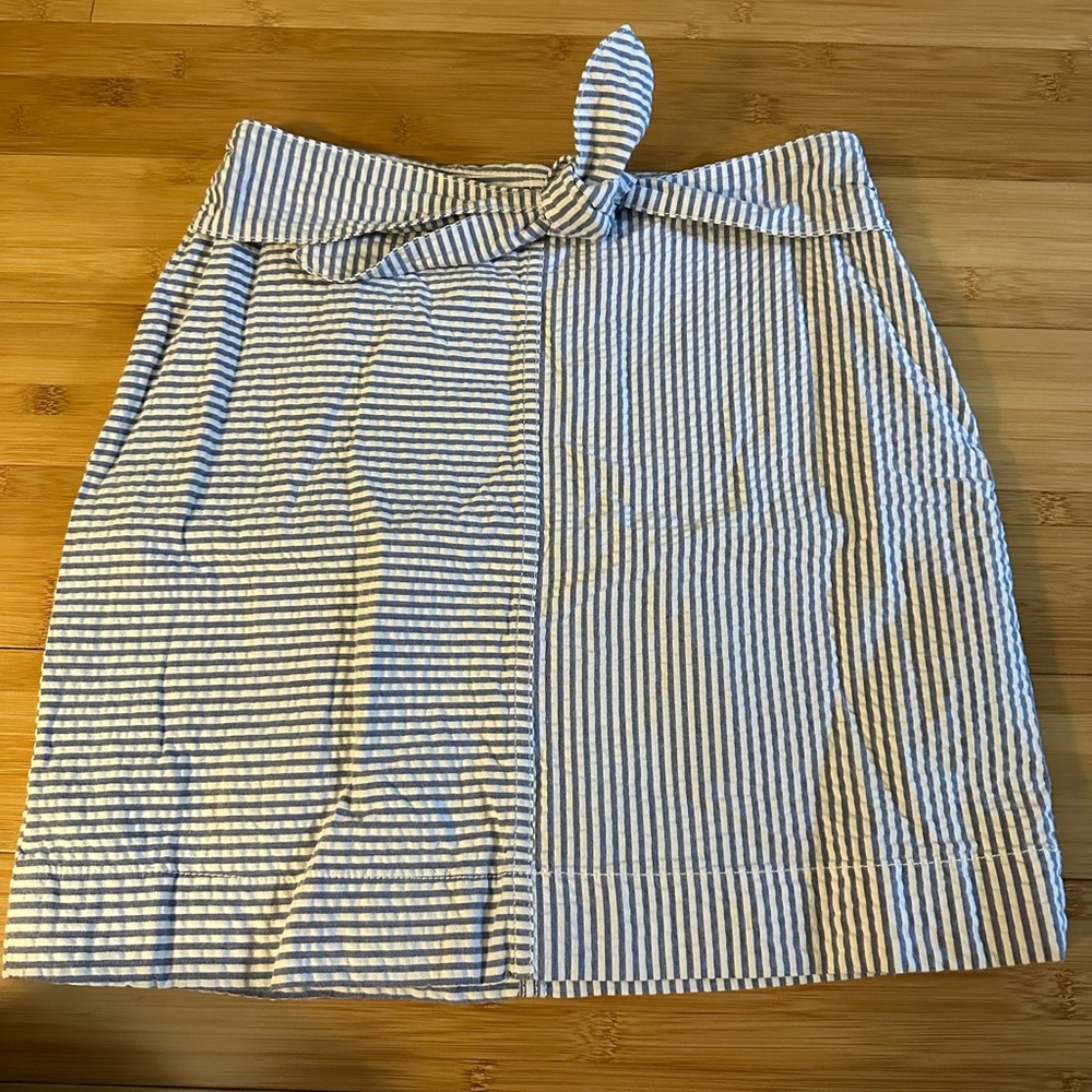 Vineyard Vines Seersucker Skirt size 4 EUC
